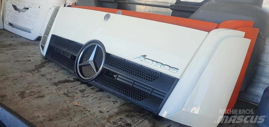 Mercedes-Benz Actros 駕駛室與內部