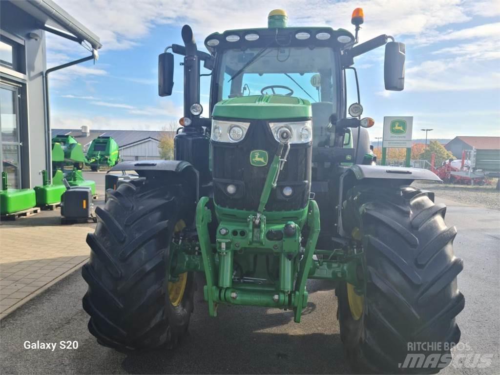 John Deere 6215R 曳引機