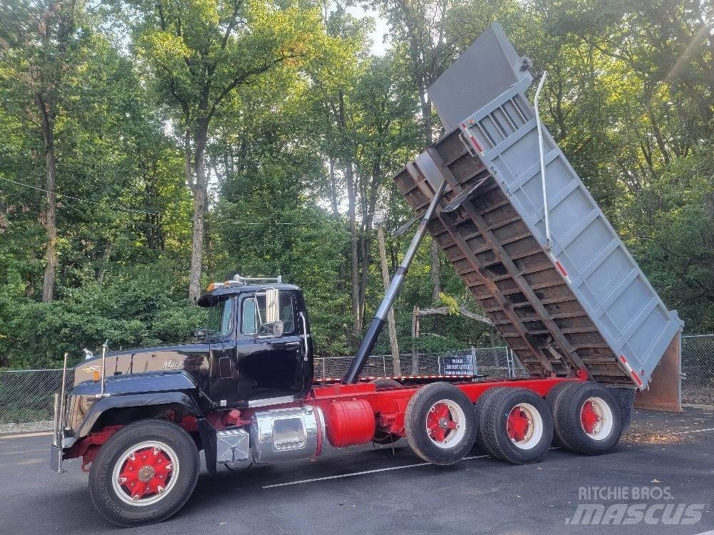 Mack RD688S 傾卸式卡車