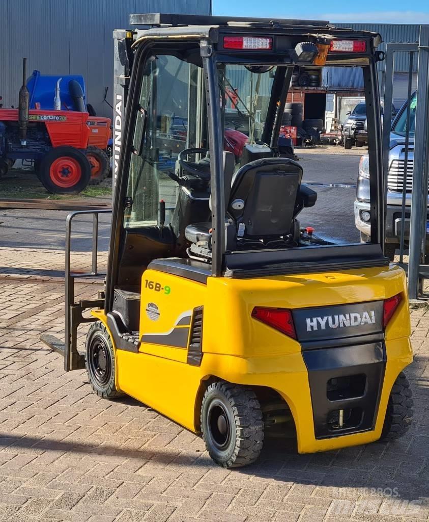 Hyundai 16 B-9 電動堆高機