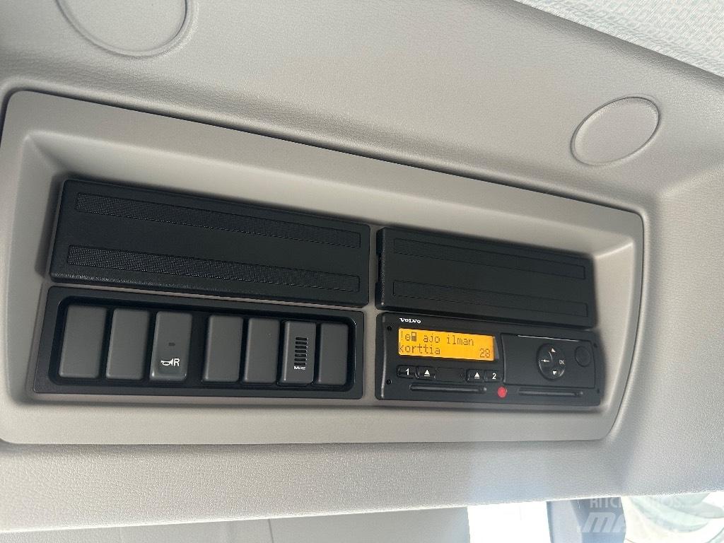 Volvo FE 320 貨箱式卡車
