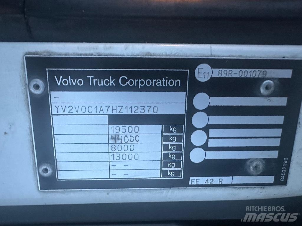 Volvo FE 320 貨箱式卡車