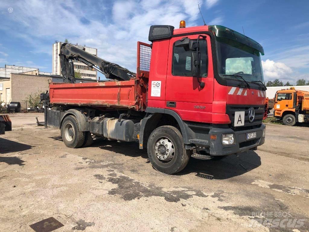 Mercedes-Benz 1832 起重機卡車