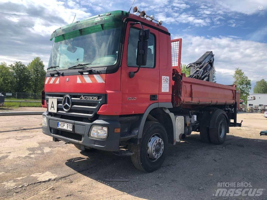 Mercedes-Benz 1832 起重機卡車
