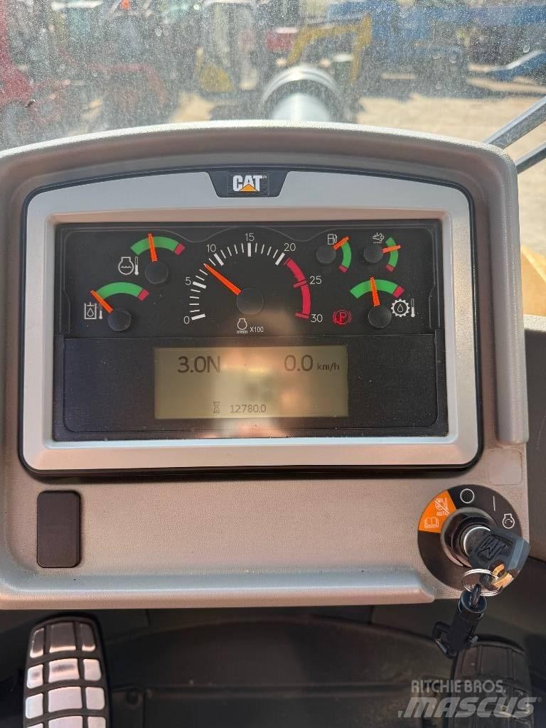 CAT 972 M 輪胎式裝載機
