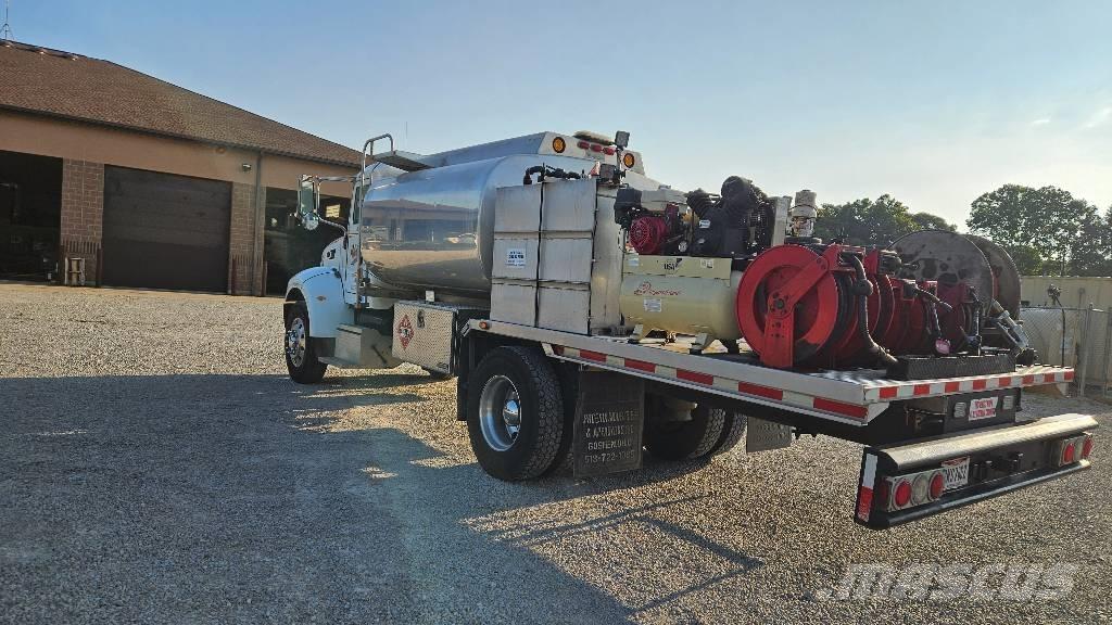 Peterbilt PB335 運油車