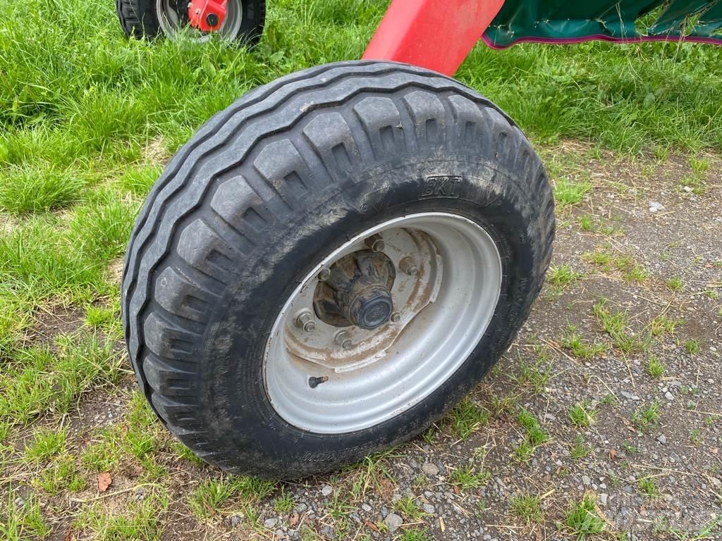 Kverneland 9476C 堆草機