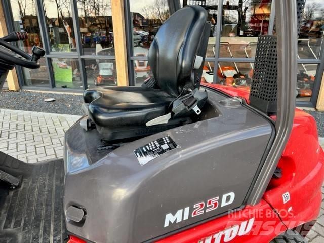 Manitou MI25D 柴油卡車