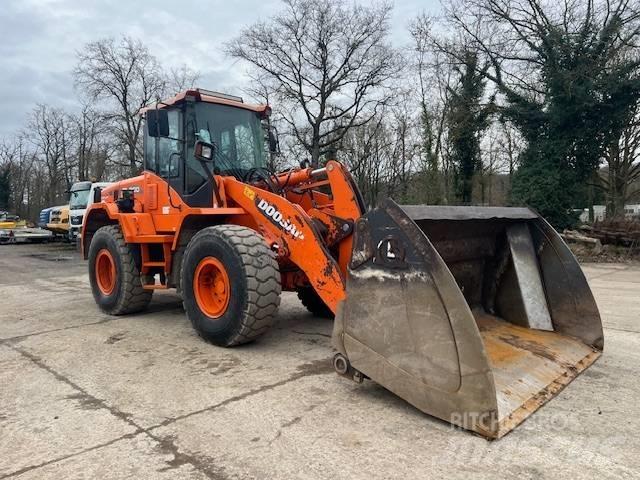 Doosan DL 200 輪胎式裝載機