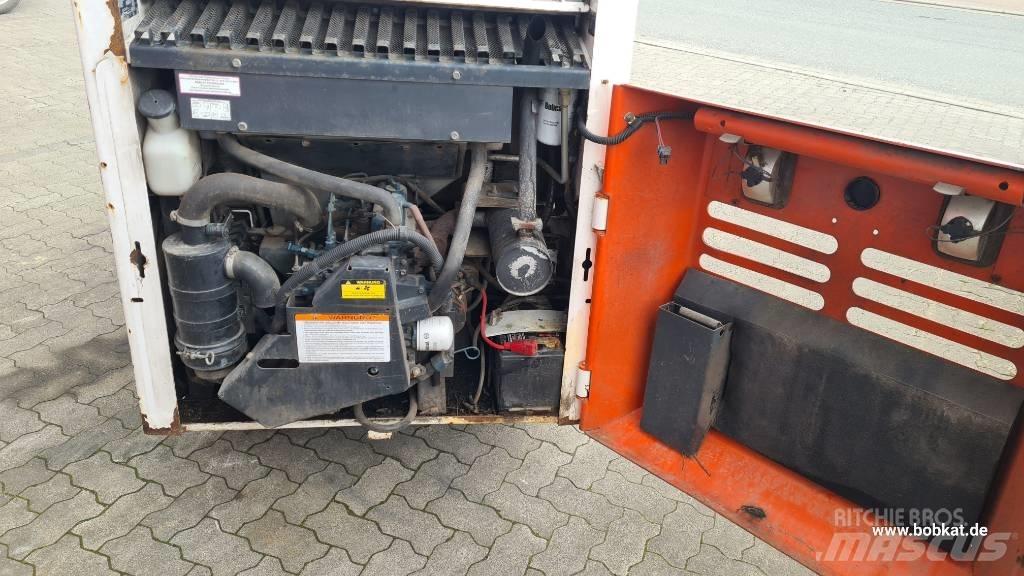 Bobcat 553 滑移轉向裝載機