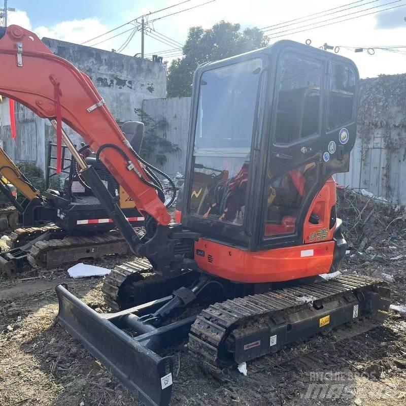 Kubota U 35 小型挖土機/掘鑿機<7t(小型挖掘機)