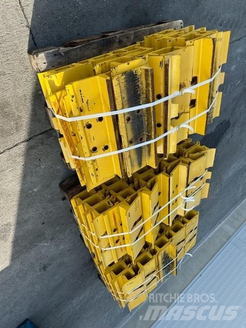 Komatsu d 85 plate 履帶、鏈條和車盤
