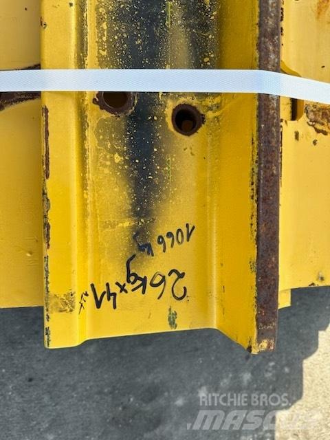 Komatsu d 85 plate 履帶、鏈條和車盤