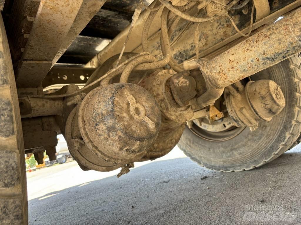 International 4900 平板式/側卸式卡車