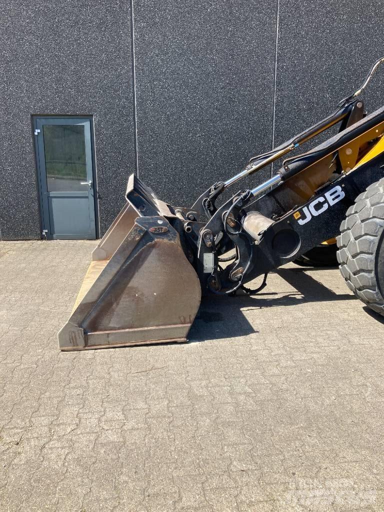 JCB 437 HT HL 輪胎式裝載機