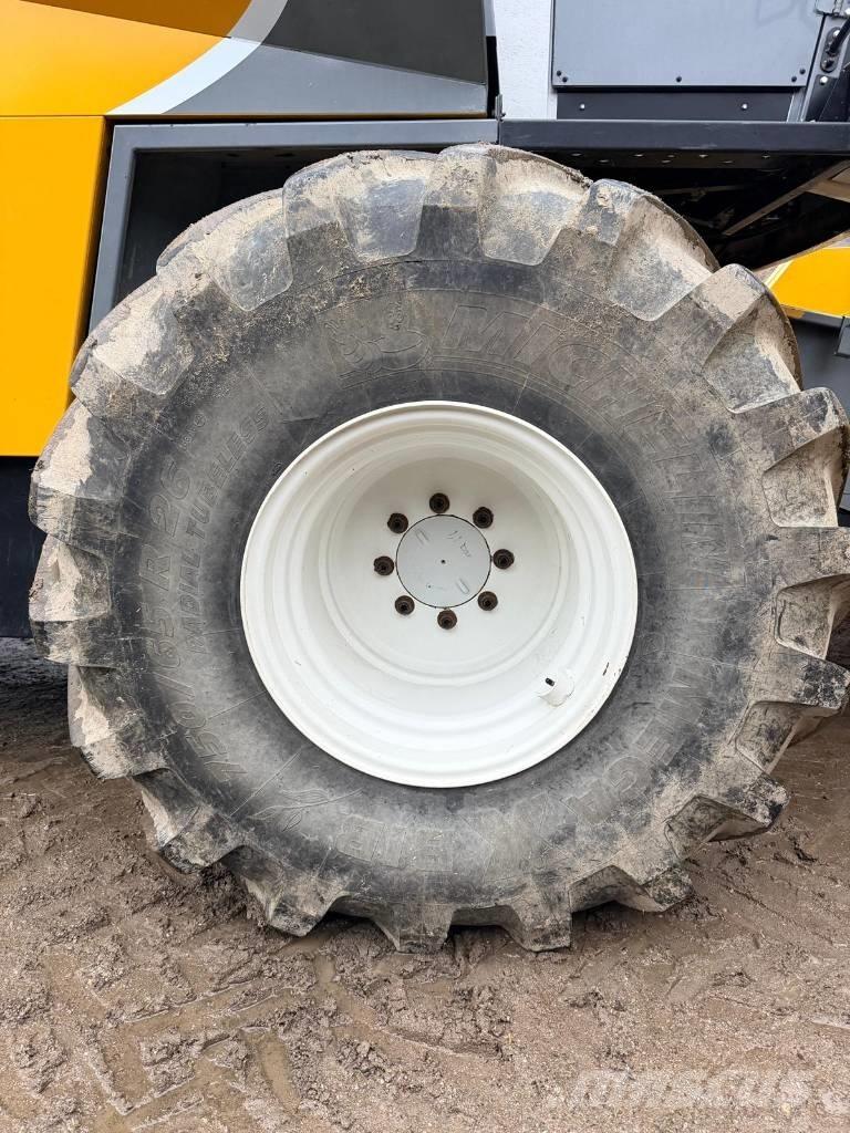 Sampo-Rosenlew 2065 聯合收穫機