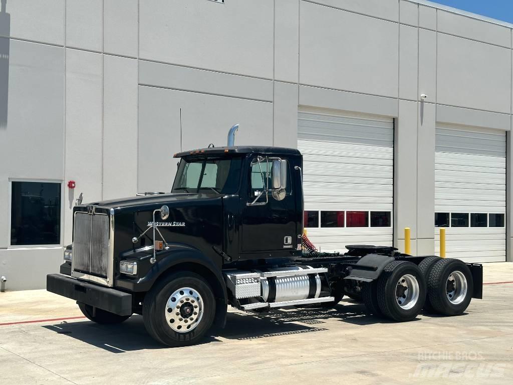 Western Star 4900 曳引機組件