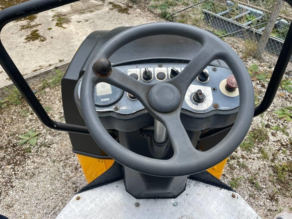 Bomag BW 120 AD-4 雙輪滾壓機