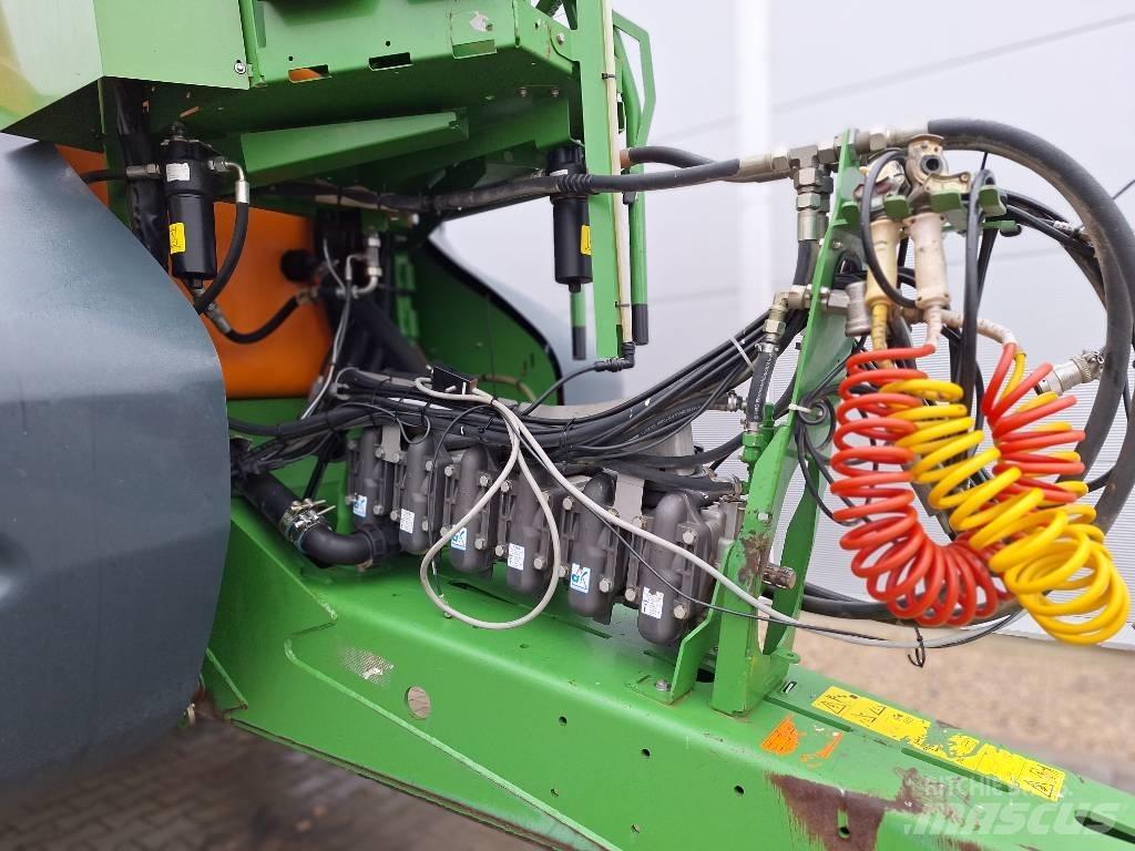 Amazone UX 11200 牽引式噴霧機