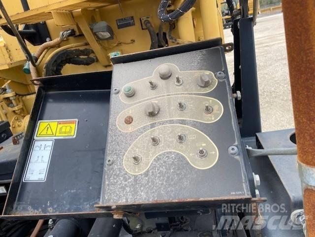 CAT AP1055E 瀝青攤舖機/鋪路機