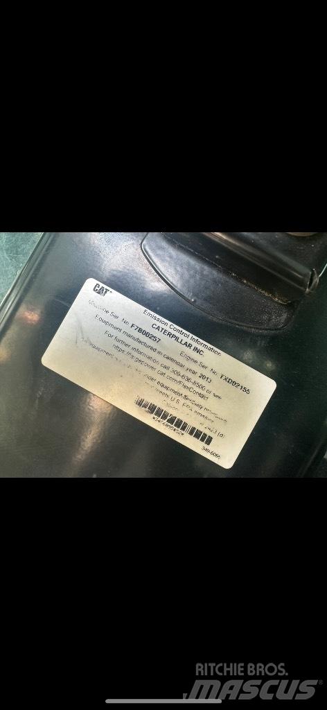 CAT 521 伐木歸堆機