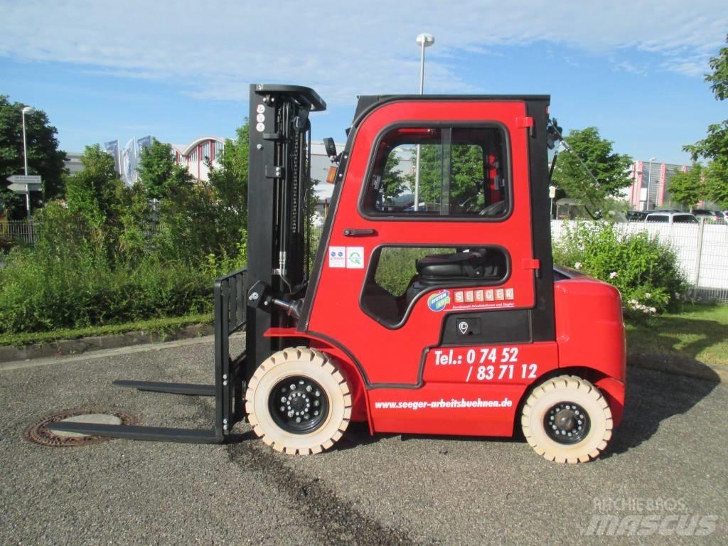 EP EFL 252 電動堆高機