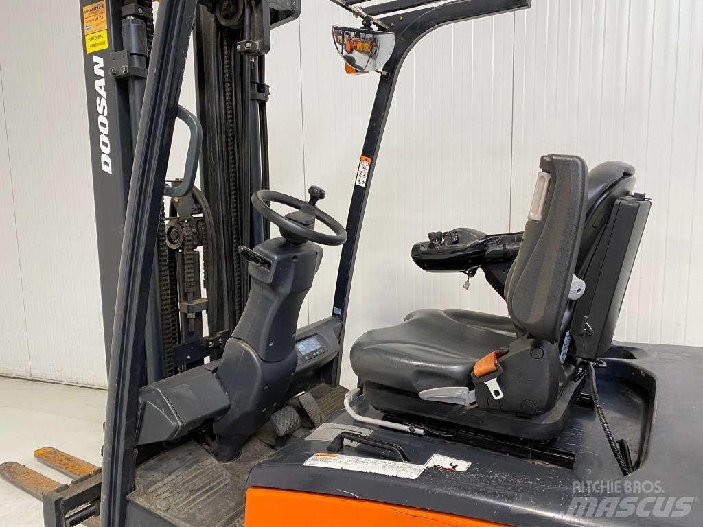 Doosan B20TL-7 電動堆高機