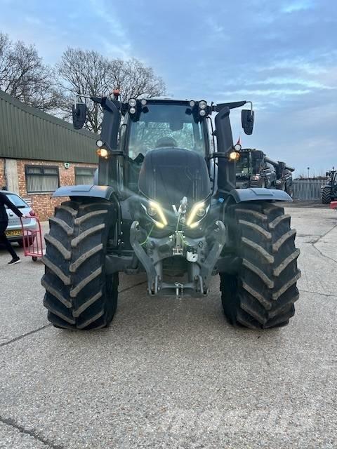 Valtra T 235 D 曳引機