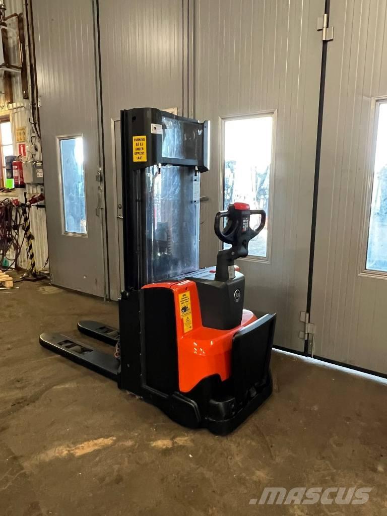 BT truck SWE 120 L 行走控制式堆積機