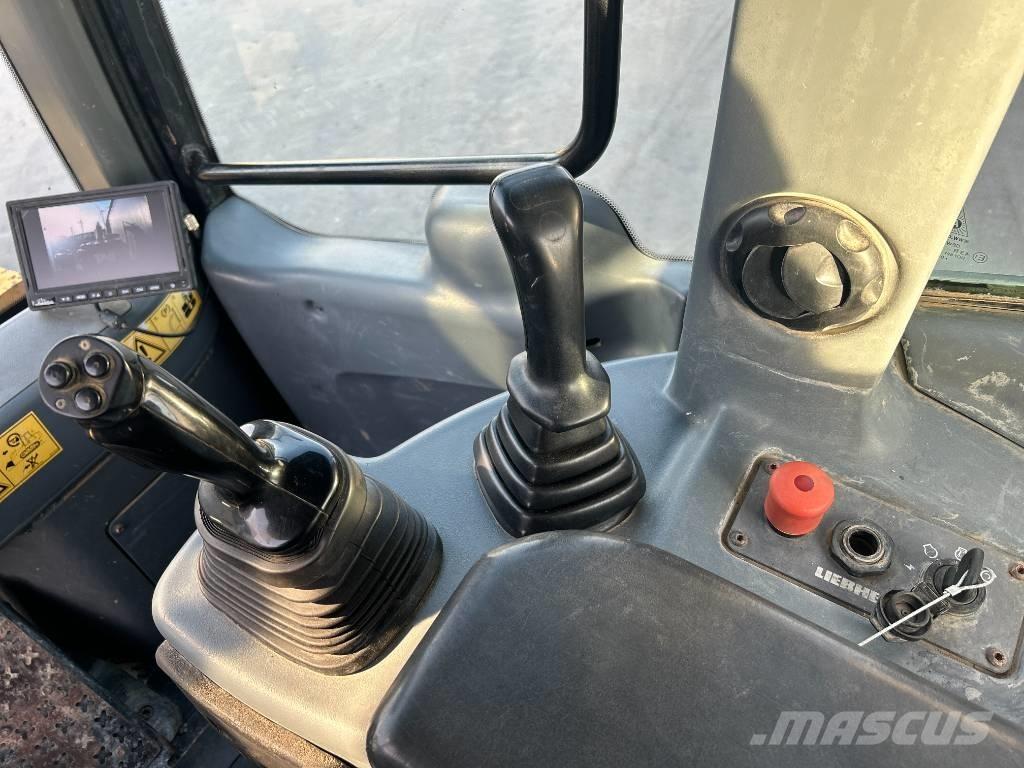 Liebherr LR634 推土機