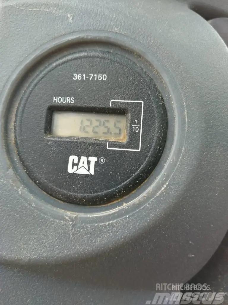 CAT CP 44 單輪滾壓機