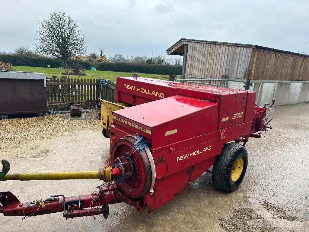 New Holland 370 方形打捆機