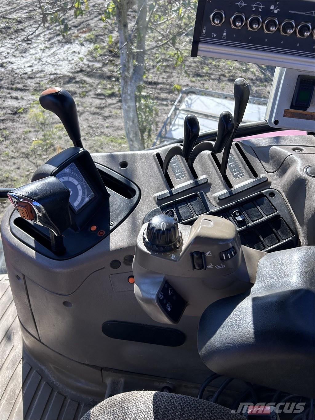 CASE Maxxum 125 曳引機