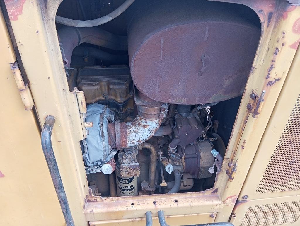 CAT 24 M 平土機