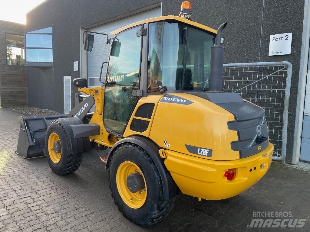 Volvo L28F 小型裝載機