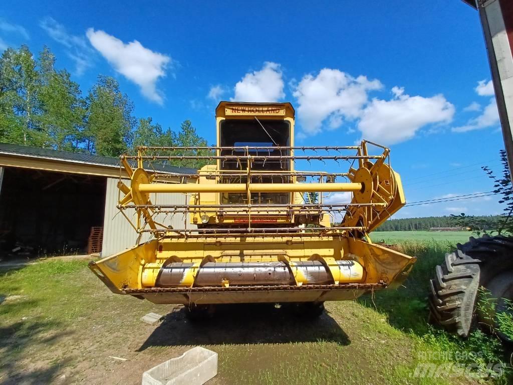 New Holland 8030 聯合收穫機