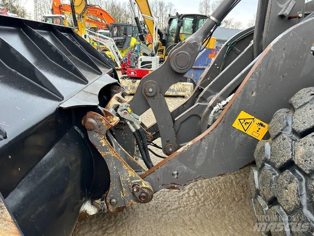 Volvo L 120 H 輪胎式裝載機