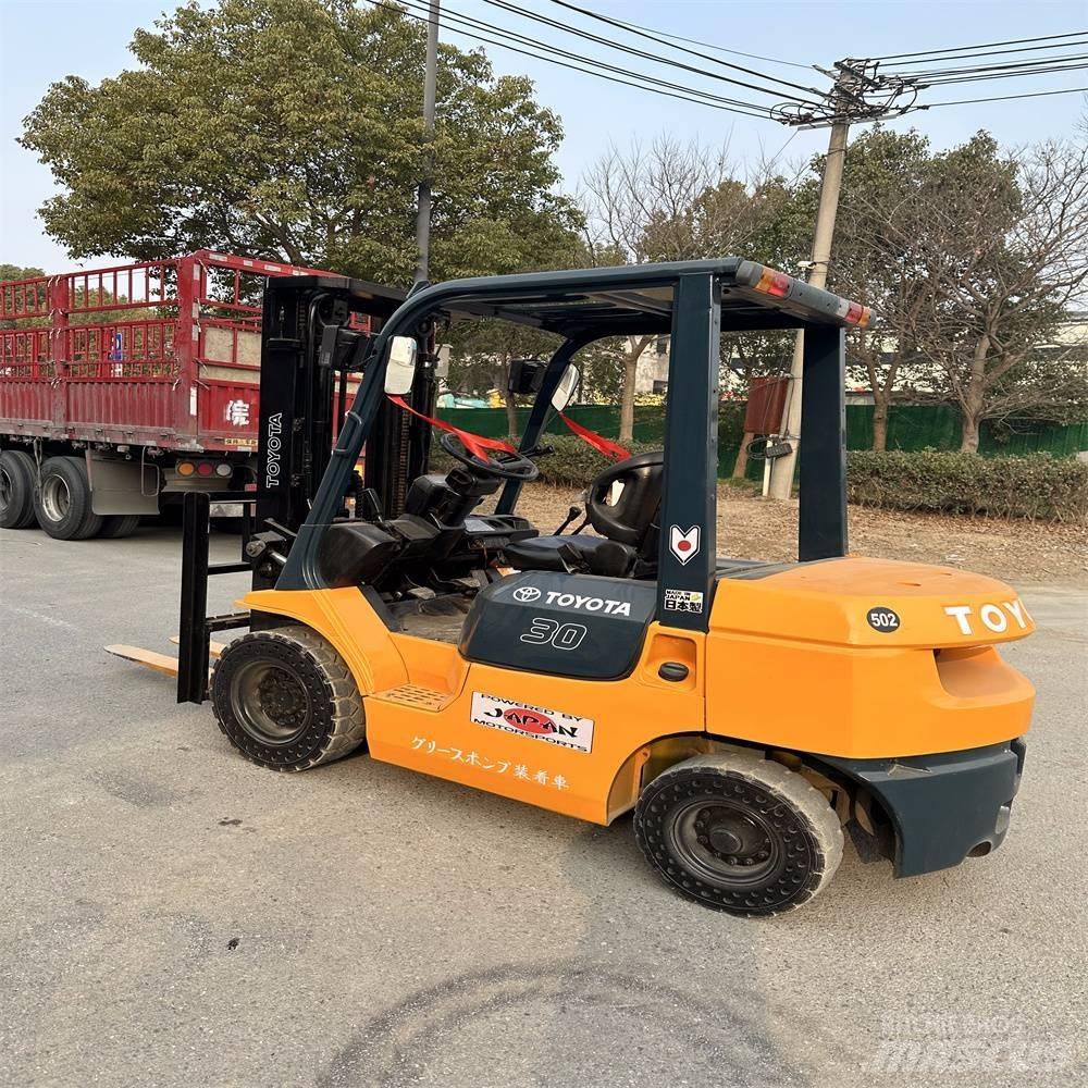 Toyota 62-7 FD N 30 柴油卡車