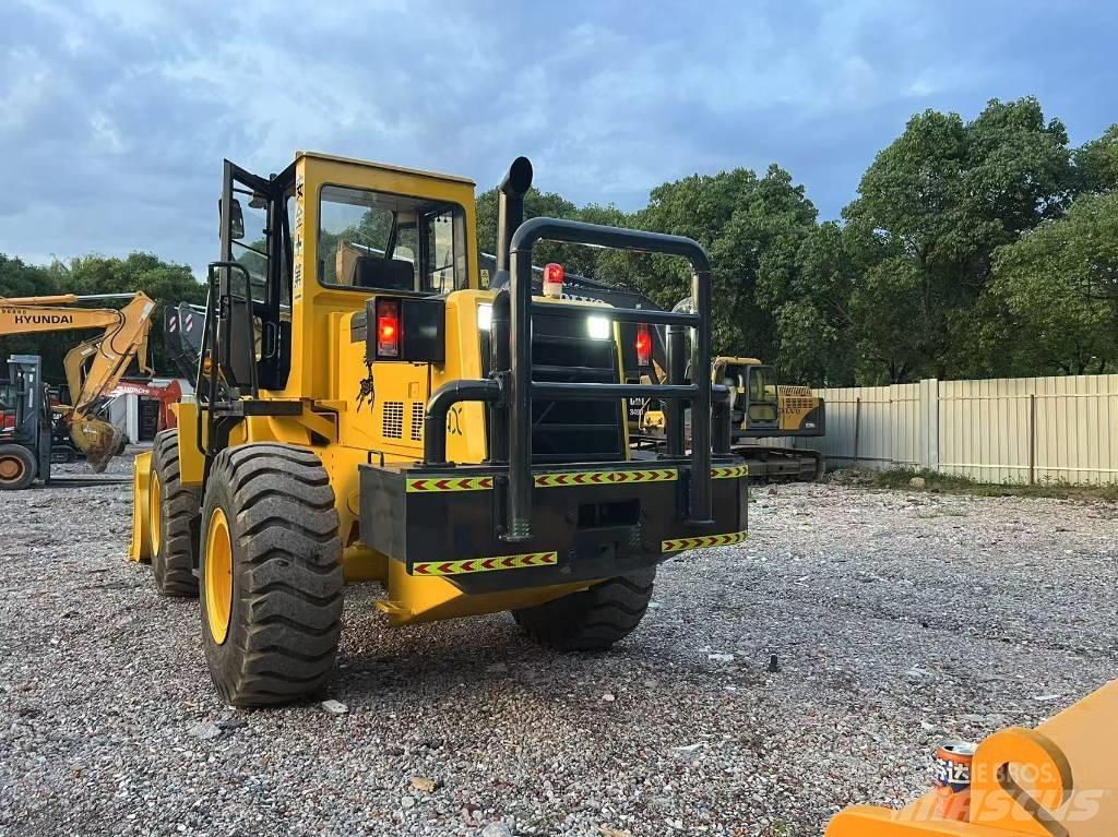 Komatsu WA 320-3 輪胎式裝載機