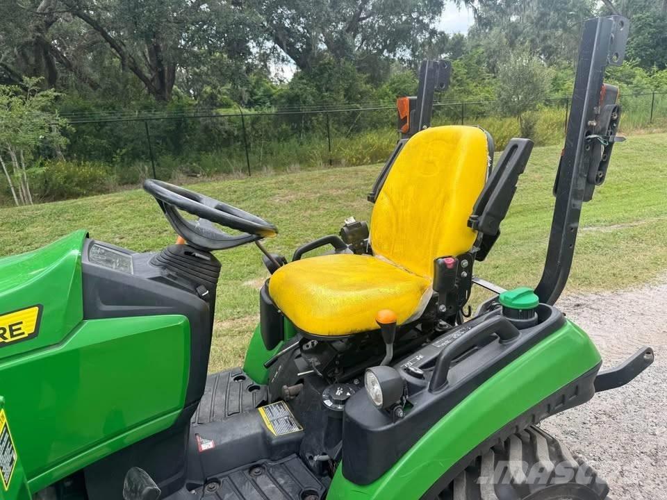 John Deere 1025 R 曳引機