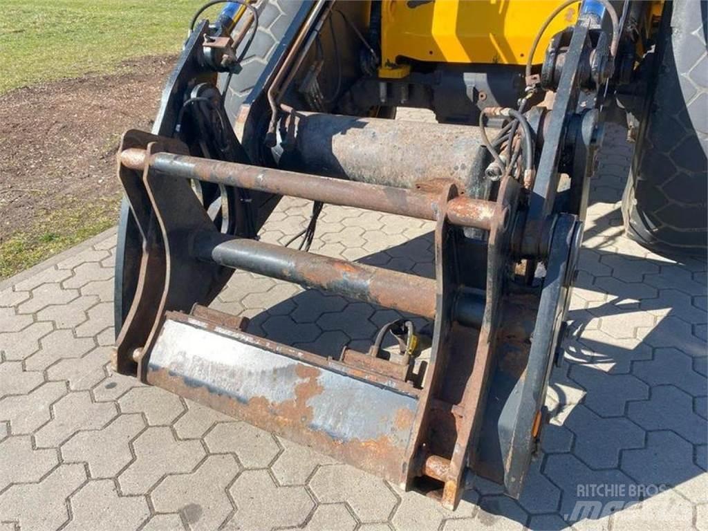 JCB 437 HT 輪胎式裝載機