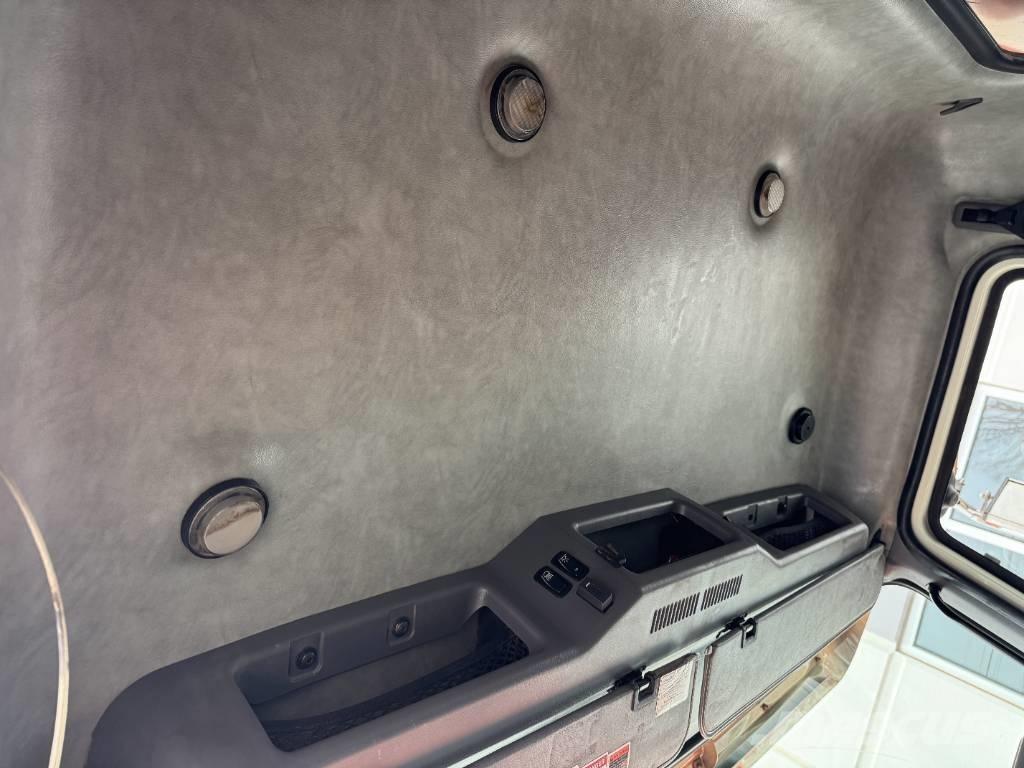 Mack GU813 傾卸式卡車