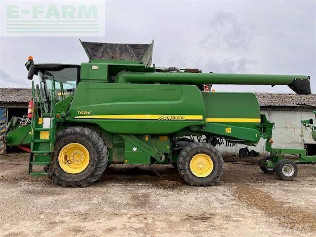 John Deere T670 聯合收穫機