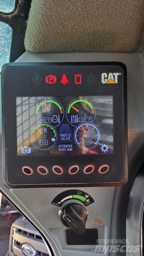 CAT 259D3 滑移轉向裝載機