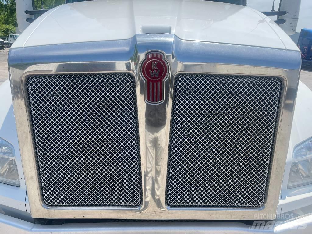 Kenworth T 880 曳引機組件