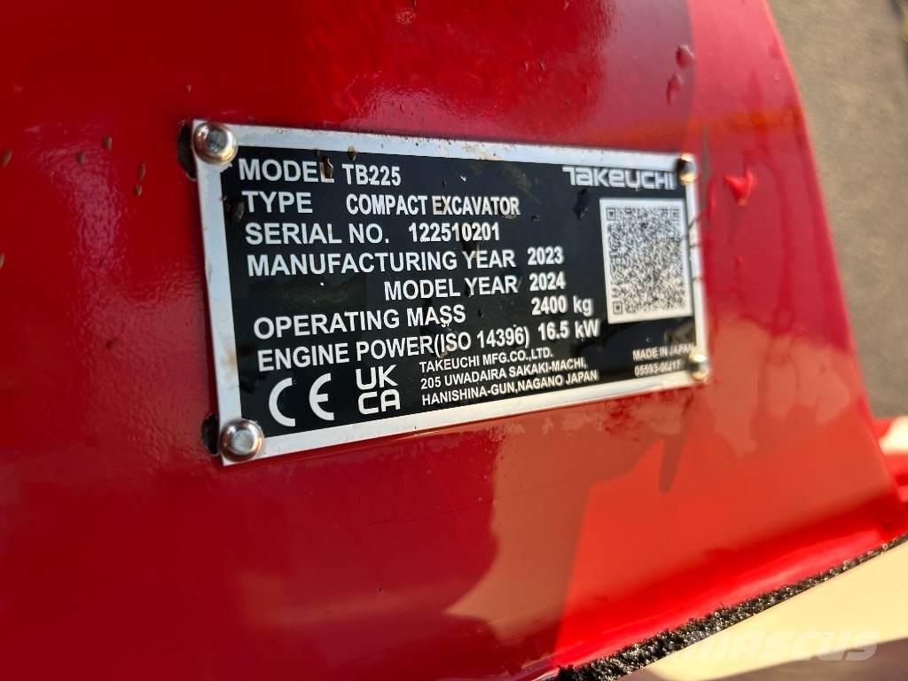 Takeuchi TB 225A V3 小型挖土機/掘鑿機<7t(小型挖掘機)
