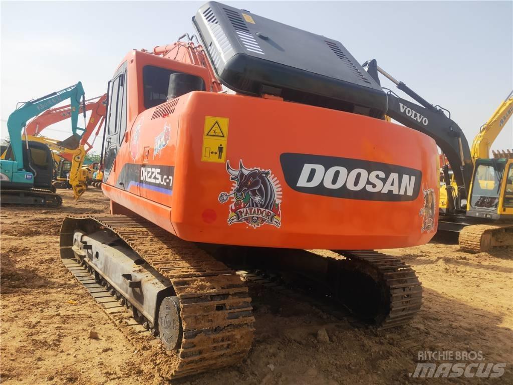 Doosan DH 225 LC-7 履帶式 挖土機/掘鑿機/挖掘機