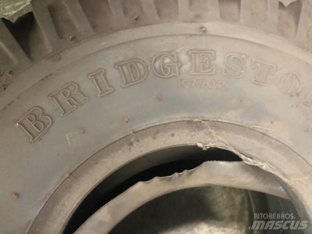Bridgestone 21x8-9 輪胎、車輪和輪圈