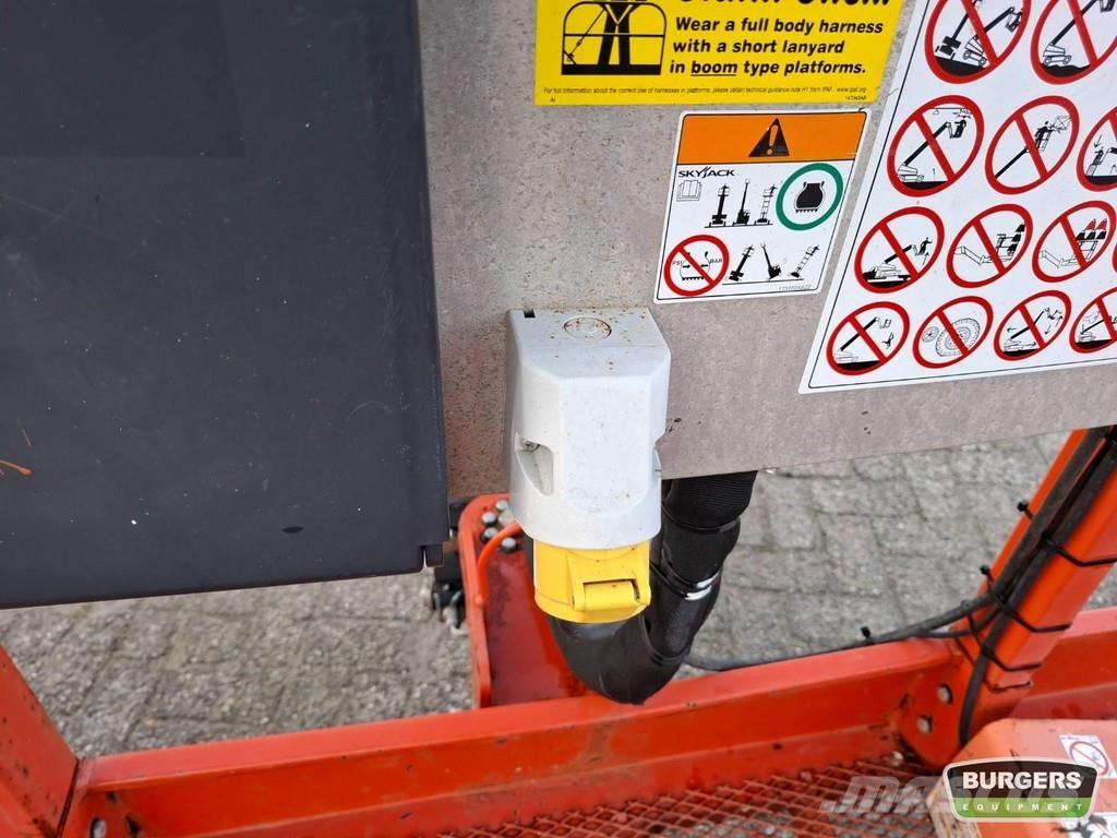 SkyJack SJ85 AJ 曲臂高空作業車