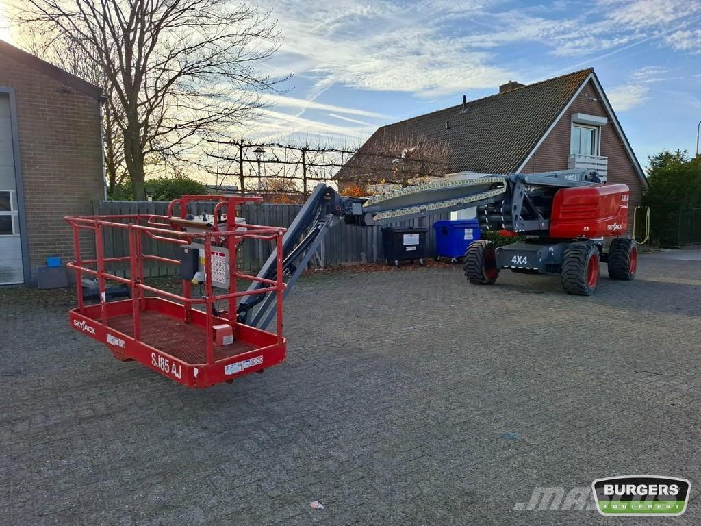 SkyJack SJ85 AJ 曲臂高空作業車